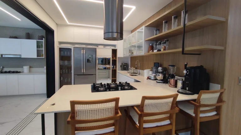Imagem Casa de Luxo à Venda em Riviera de São Lourenço Módulo 24 - 5 Quartos, 5 Suítes, 3 Salas, 4 Vagas de Garagem