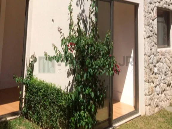Imagem Vendo casa em condomínio fechado no Jd. Europa. Condomínio horizontal fechado, com apenas 6 casas com áreas a partir de 460m2 privativos, isoladas co