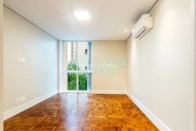 Imagem Apartamento com 183m², planta bem distribuída e pronto para morar em localização privilegiada. R...
