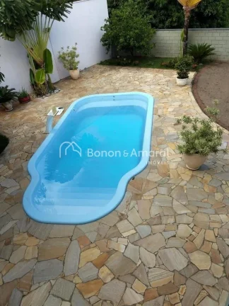 Imagem Apresentamos esta belíssima casa assobradada em um dos condomínios mais desejados de Valinhos, com...