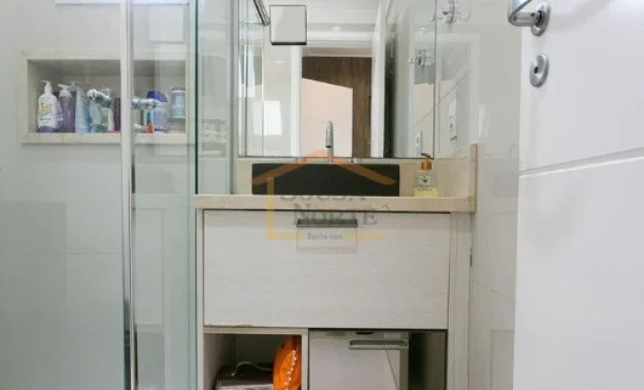Imagem Apartamento com 82 m², no 14º andar, semi mobiliado, com ar-condicionado. Possui sala com som embu...