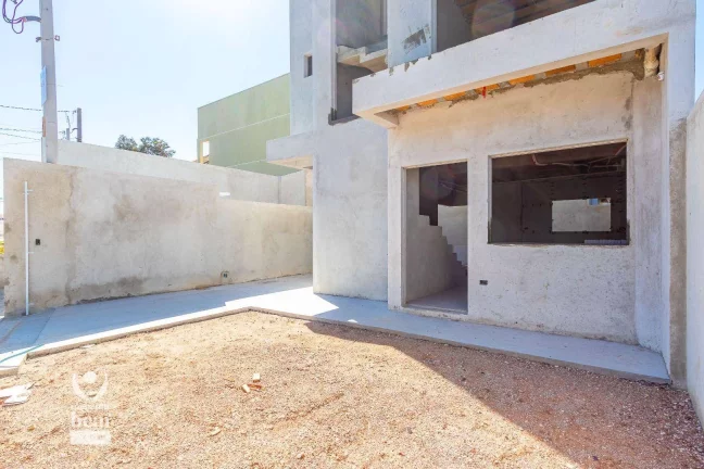 Imagem Sobrado em condomínio fechado - Estuda Permuta - 3 suítes, terraço com churrasqueira e 2 vagas de garagem a venda no Capão Raso