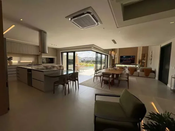 Imagem Casa alto padrão em condomínio fechado, 4 suítes sendo 1 master e 4 vagas, em Camboriú/SC