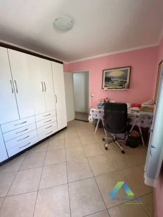 Imagem SANTO ANDRÉ Casa 200M², 3 dormitórios, varanda gourmet, 4 vagas de garagem, ótima localização e valor !!!