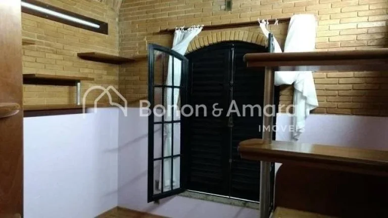 Imagem Casa com arquitetura diferenciada, com 3 quartos, living 4 ambientes, Home Theater com isolamento ac...