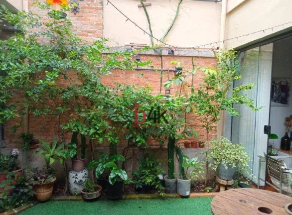 Imagem Casa no Campo Belo - SP com 3 dormitórios sendo 1 suíte.