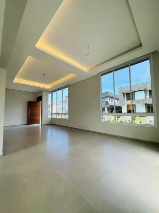 Imagem Casa alto padrão 3 dormitórios sendo 1 suíte e 2 demi-suítes e 2 vagas em Florianópolis/SC