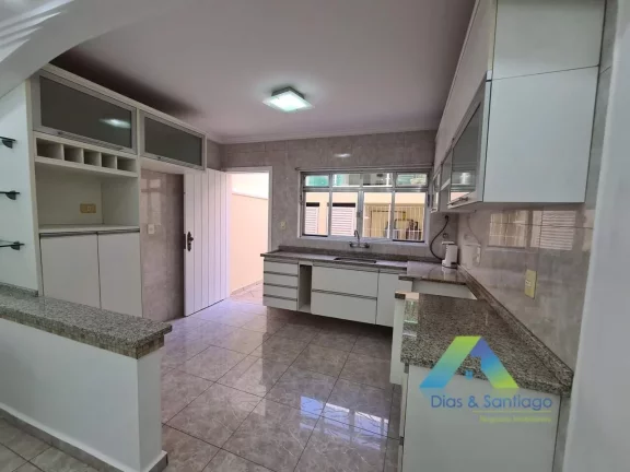 Imagem Sobrado com 3 suítes e 4 vagas em Vila Pires, Santo André/SP !!
