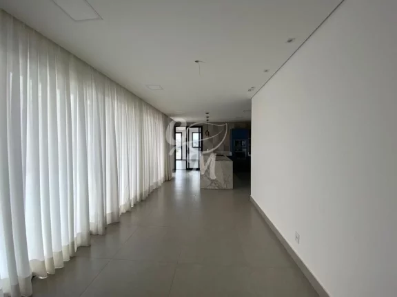 Imagem Casa em Condomínio com Lazer e Lago