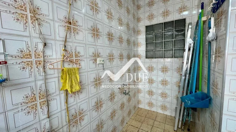 Imagem Casa com 3 dormitórios à venda, 142 m² por R$ 800.000,00 - Encruzilhada - Santos/SP