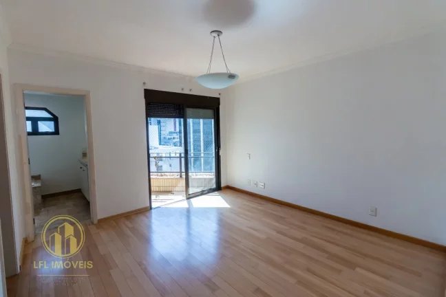 Imagem Muito espaço e privacidade no coração do Itaim Bibi: apartamento para locação, com 3 dormitórios e 3 vagas.