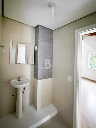 Imagem Casa Comercial para Alugar na Vila Isabel | 195m² com Pé Direito Duplo e Salas Integradas – Ideal para Escritórios, Clínicas e Empresas