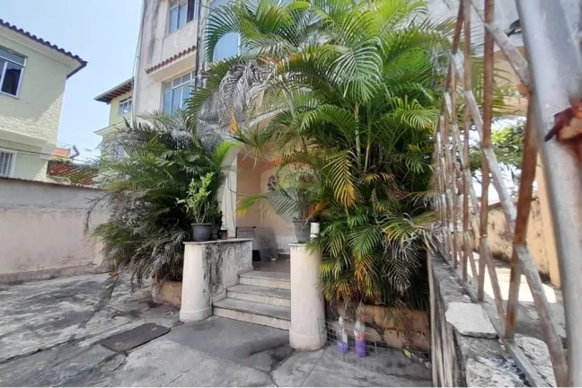 Imagem Apartamento tipo casa em Cascadura , 3 quartos, 2 banheiros e 3 quintais!!