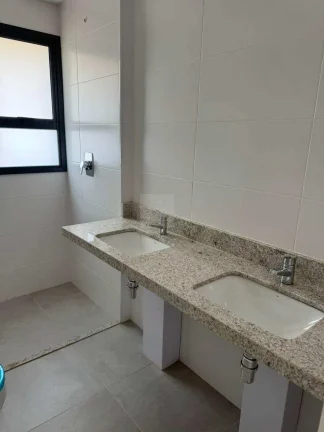 Imagem Hype-Apartamento de luxo à venda em Ribeirão Preto, Jardim Botânico, com 3 quartos, 156m2, sala com pé direito duplo, andar alto frente.