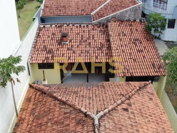 Imagem Venha conhecer essa bela casa em Ubatuba, Santa Catarina, com 3 dormitórios, 2 suítes e garagem co...