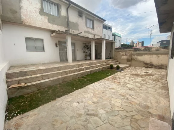 Imagem Imperdível oportunidade de investimento: Casa à venda em Belo Horizonte-MG, bairro Caiçaras, 3 quartos, 1 suíte, 3 salas, 2 banheiros, 1 vaga de garagem, 250,00 m².