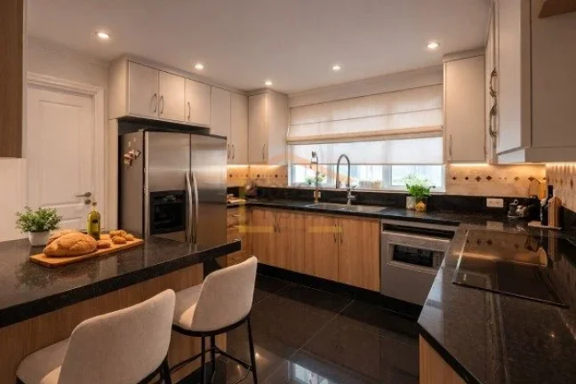 Imagem Sobrado com 230 m² de área útil, com 4 dormitórios, sendo 3 suítes, e 5 banheiros. Possui sala ...