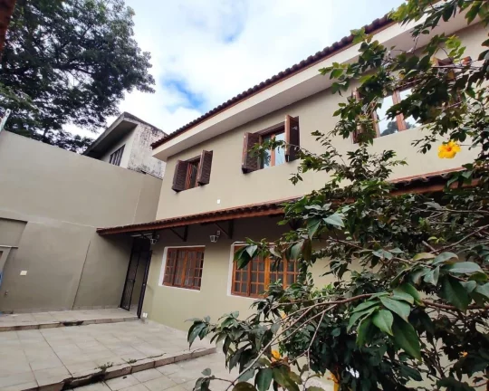Imagem Sobrado no Butantã com 3dorms(2suítes) edícula e 3 vagas de garagem!!