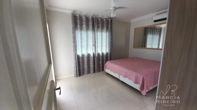 Imagem Casa com 3 dormitórios bairro Ingleses do Rio Vermelho