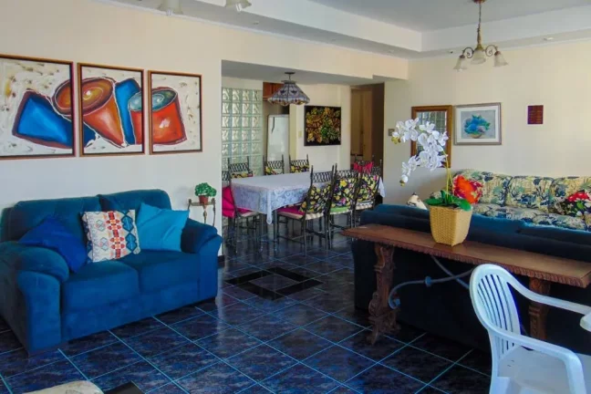Imagem Pitangueiras - Amplo apartamento à 150 metros da praia.