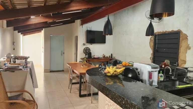 Imagem Casa à venda no Jardim Panorâmico em Patos de Minas – 3 quartos, área gourmet e garagem – R$600 mil
