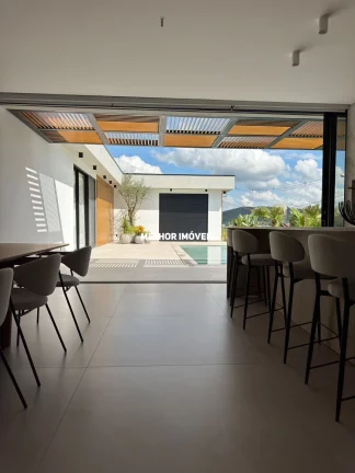 Imagem Casa alto padrão mobiliada finamente decorada com 5 suítes 6 vagas balneário Camboriú.