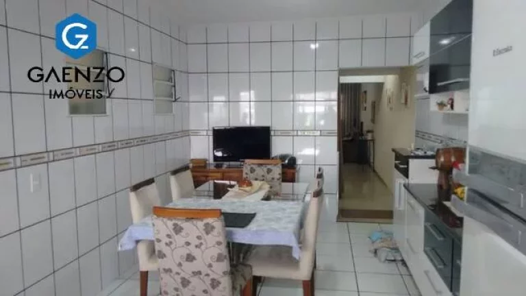Imagem Sobrado a venda, 3 dormitórios (2 suítes), 4 vagas, Jd das Flores