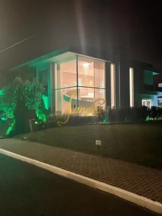 Imagem Sobrado em condomínio fechado com 05 suites mobiliado e decorado