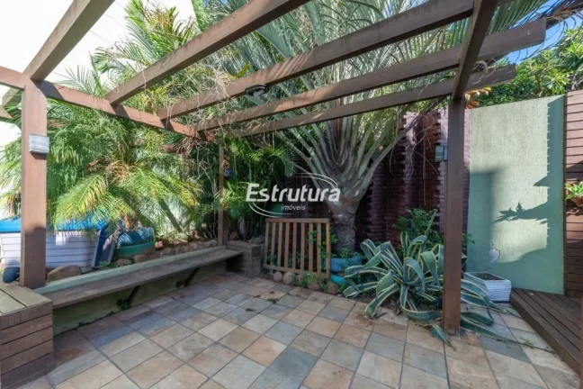 Casa com 4 dormitórios