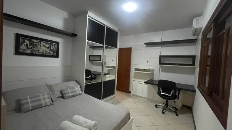 Imagem Casa com 6 Quartos para Temporada em Jurerê Internacional
