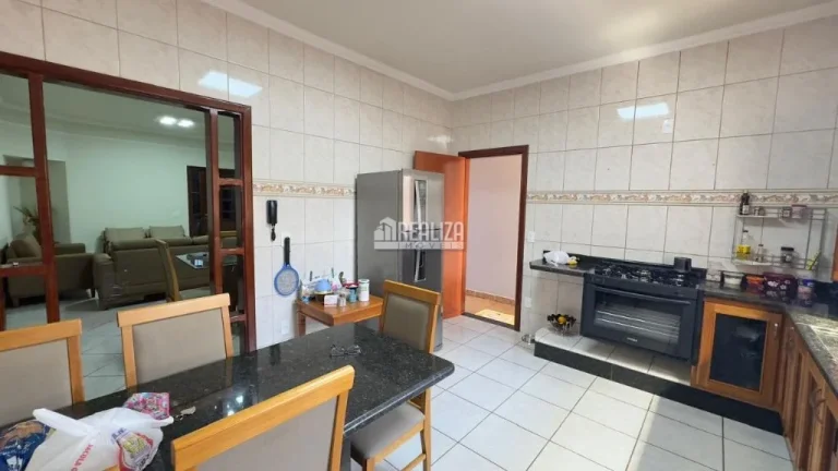 Imagem Casa à venda em Uberaba - 3 dormitórios, suítes, varanda gourmet!
