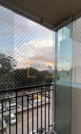 Imagem Apartamento com 2 dormitórios, varanda, cozinha americana, área de serviço, armários na cozinha ...