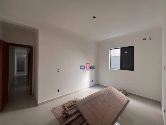 Imagem Casa sobreposta térrea com 3 suítes sendo 1 privativa e 2 americanas, no Embaré só 950 mil com 2 vagas. Novinha!!!