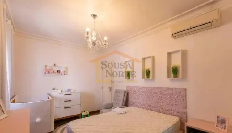 Imagem Casa de condomÃ­nio, com 3 dormitÃ³rios, sendo 3 suÃ­tes, 5 banheiros, possui amplos ambientes, armÃ...