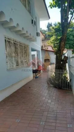 Imagem Casa com 6 dormitórios à venda, 260 m² por R$ 1.160.000 - Pe Pequeno - Niterói/RJ