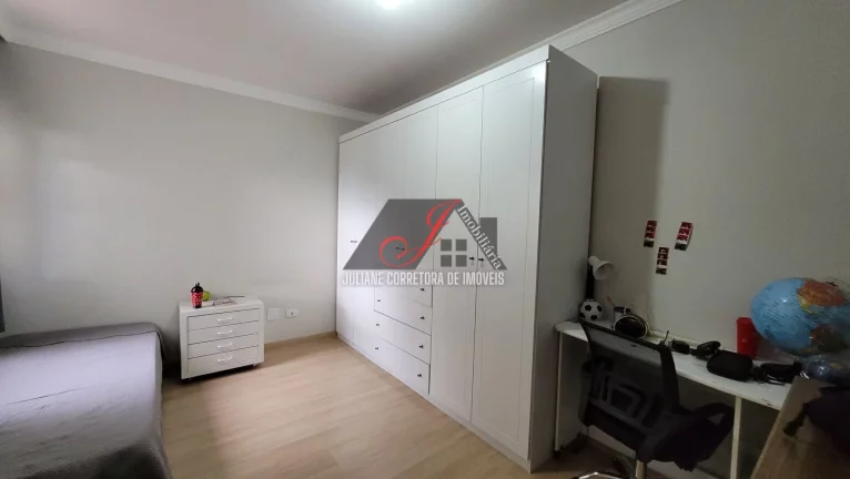 Imagem Sobrado Triplex à venda em Santo Inácio, Curitiba/PR.