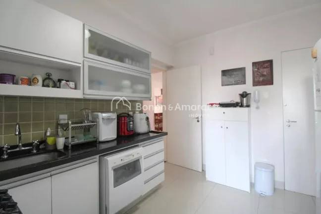 Imagem Imóvel amplo à venda no Cambuí, com 3 quartos e 2 banheiros. Apartamento reformado e muito bem lo...