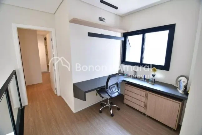 Imagem Esta elegante residência, construída há apenas 2 anos, está situada em um terreno de 450m² e po...