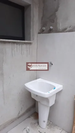 Imagem Sobrado com 3 Dormitórios, sendo 1 suíte , sendo com sacada, 100 m² de área útil, sala, cozinha, lavabo, conceito aberto, área gourmet, lavanderia, garagem para 2 autos.