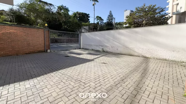 Imagem Casa comercial ampla para locação em Blumenau – 246m², 6 salas e vagas de garagem