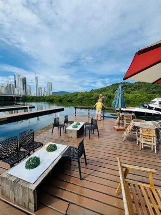 Imagem Apartamento com 2 dormitórios reformado e mobiliado com linda vista em Balneário Camboriú