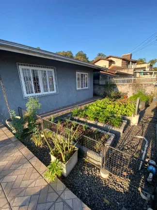 Imagem Casa com 4 dormitórios sendo 1 suíte e 4 vagas de garagem em Jarivatuba | Joinville/SC