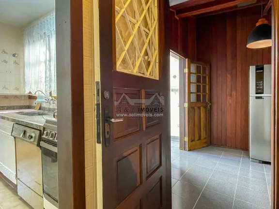 Imagem Casa à venda em Campos do Jordão - Com 97 m2, área gourmet e suíte