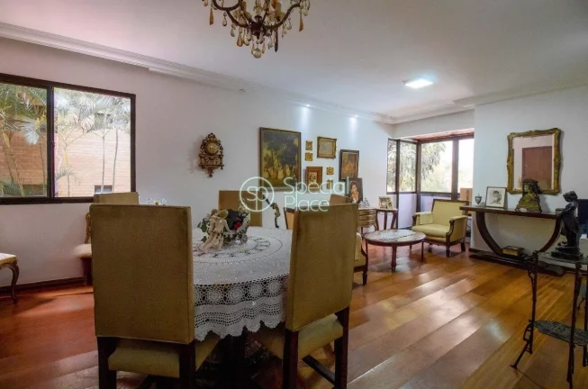 Imagem Oportunidade para reforma em Moema Pássaros Apartamento para reforma com ótima planta, sala bem am...