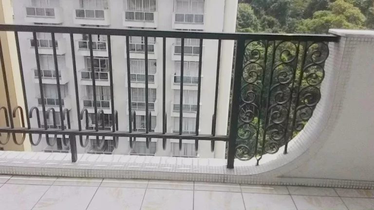 Imagem Praia de Pitangueiras - Local nobre - Ótimo lazer - Alto padrão - 2 vagas - Ampla varanda - 135 m² de área útil.