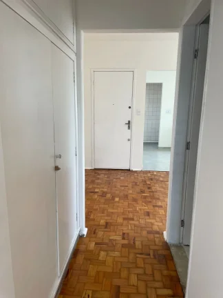 Imagem Apartamento 50M², 1Q, Cozinha, 1 Banheiro, Recém Reformado, Cozinha Americana Toda em Porcelanato, Pé Direito Alto, Janelões.