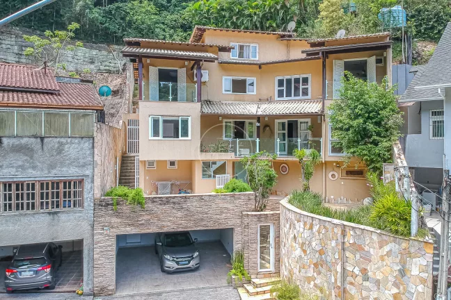 Imagem CASA de 5 DORMITÓRIOS em NITEROI - R$ 1.100.000