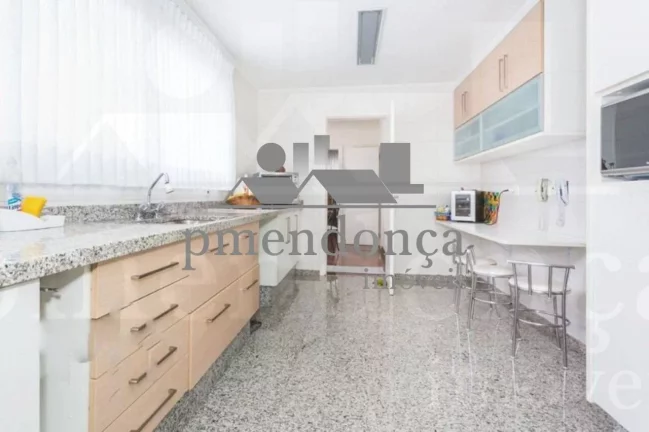 Imagem Alto Padrão em Perdizes com 4 suítes e 5 vagas, 225m²