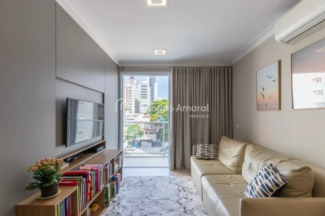 Imagem Apartamento à venda com 2 suítes no Cambuí. Possui 72m² e foi reformado com projeto de arquiteta...