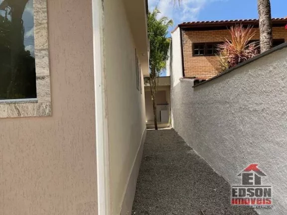 Imagem Casa de 2 Quartos, 1 Suíte em Itaipuaçu